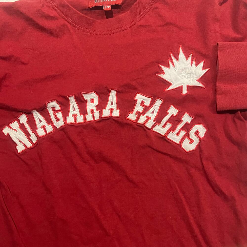 Niagara‎ Falls Women Small Long Sleeve Red Canada Athletic